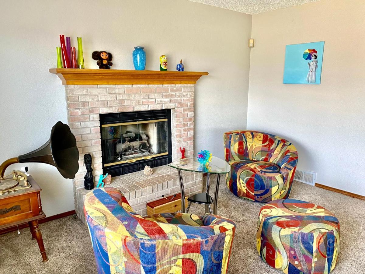 Artsy Home Close To Usafa With Fireplace And Patio Colorado Springs Eksteriør bilde